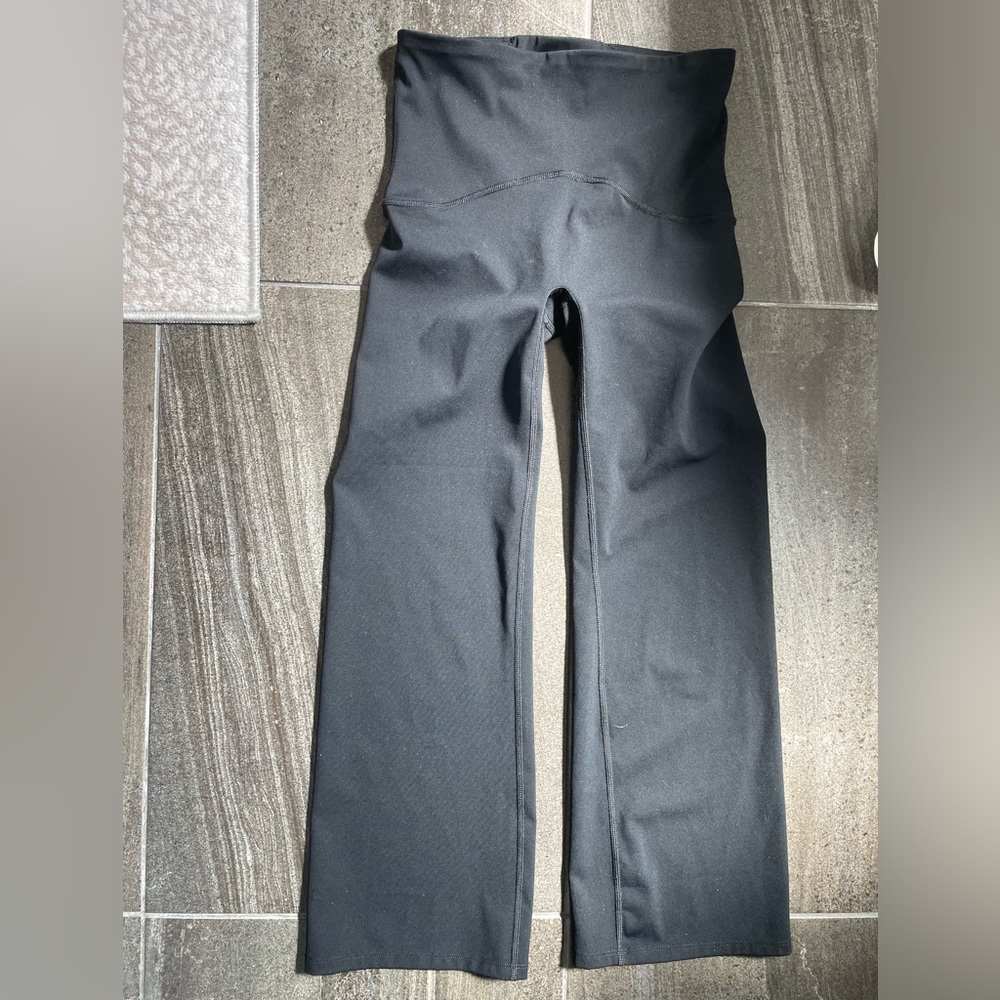 Booty Boost® Active Ankle Flare Pant- very black size medium